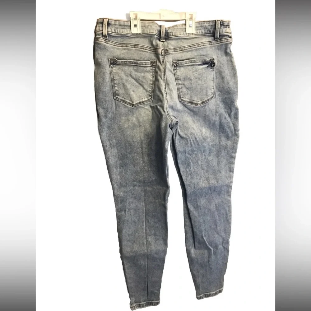 Maurice’s High Rise Light Wash Skinny Jeans Size Large - Picture 3 of 9